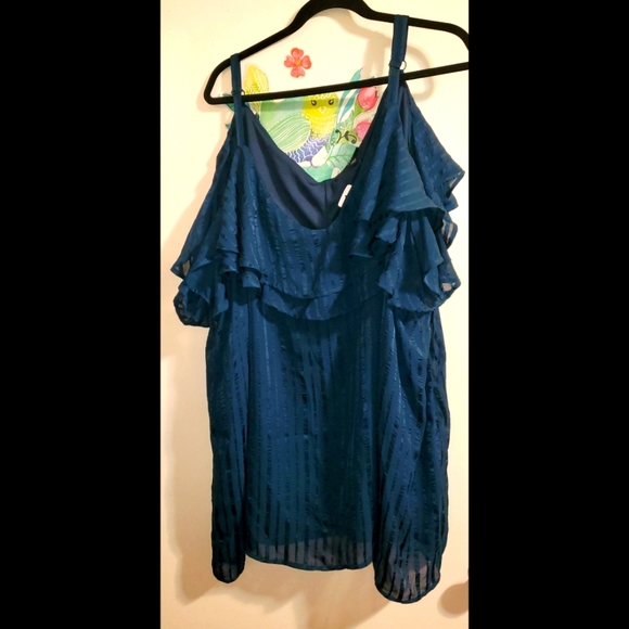 [6X] Torrid Emerald Green Ruffled Cold Shoulder Blouse - Picture 5 of 7